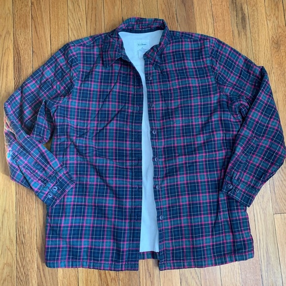 L.L. Bean Tops - Women’s L.L. Bean fleece lined plaid button down size M